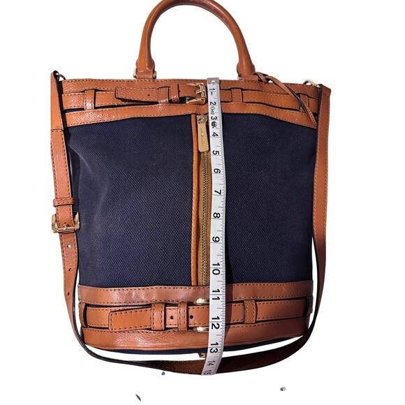 Michael Kors Retired Kingsbury Bucket Bag, Navy in Nice Condition! - Picture 13 of 14